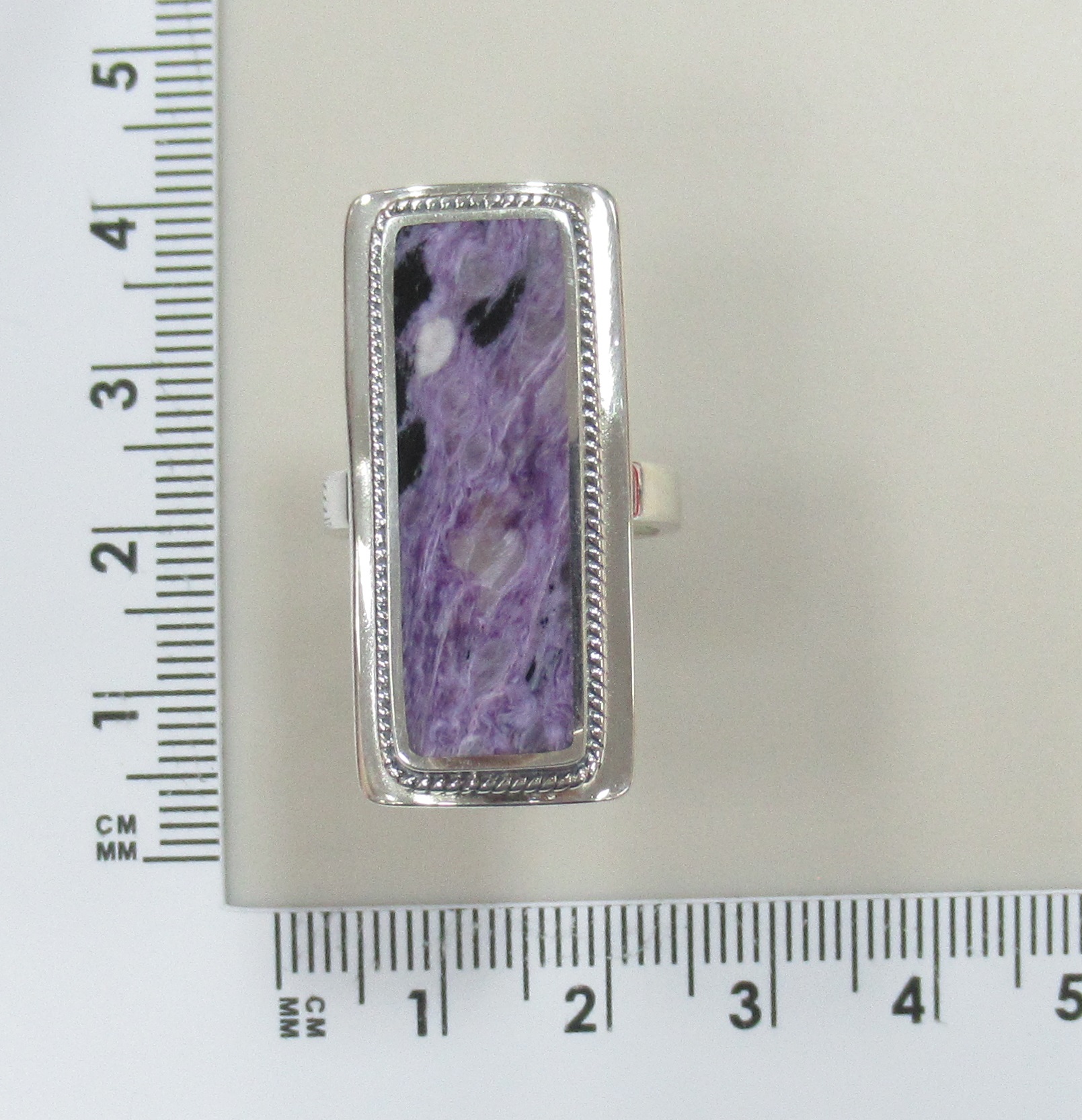 Серебряное кольцо с чароитом